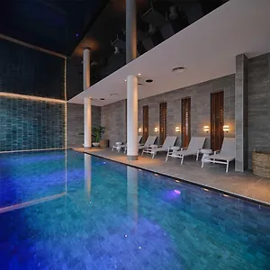 Adina Belvedere فندق