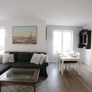 Paris , Kołobrzeg Polska