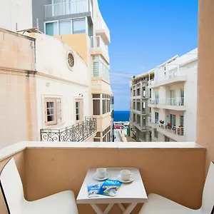 κάντε κράτηση εδώ